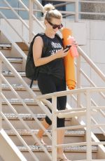 REESE WITHERSPOON Stops by Juice Crafters in Brentwood 07/10/2016