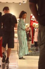 RIHANNA Shopping at Gucci