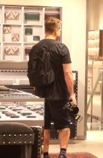RIHANNA Shopping at Gucci