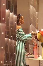 RIHANNA Shopping at Gucci