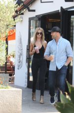 ROSIE HUNTINGTON-WHITELEY and Jason Statham Out Shopping in Malibu 07/29/2016