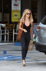 ROSIE HUNTINGTON-WHITELEY and Jason Statham Out Shopping in Malibu 07/29/2016