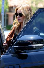 ROSIE HUNTINGTON-WHITELEY Out and About in Malibu 04/02/2016