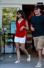 SELMA BLAIR Shoppong Groceries in Beverly Hills 07/16/2016