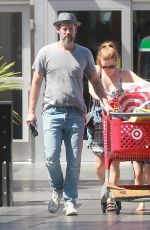 AMY ADAMS Shopping at Target in Los Angeles 08/12/2016