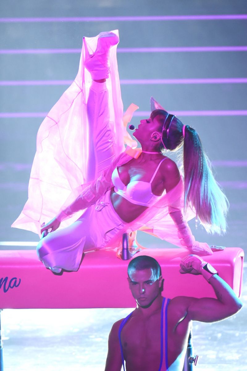 Ariana Grande And Nicki Minaj Performs At 2016 Mtv Vma In