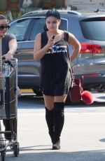 ARIEL WINTER Shopping at Whole Foods in Los Angeles 08/27/2016