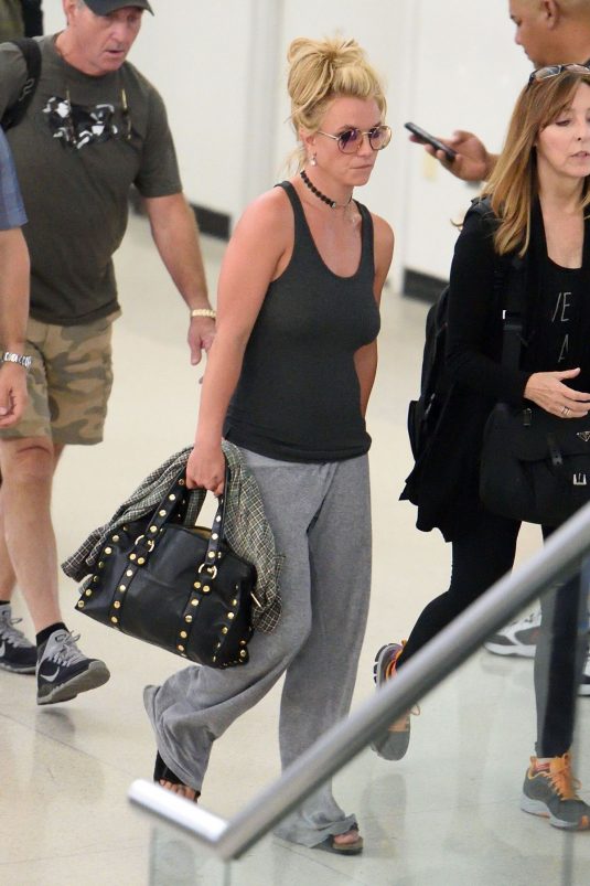 britney-spears-at-newark-airport-in-new-york-08-25-2016_8 – HawtCelebs