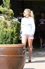 BRITNEY SPEARS Out and About in West Hills 07/31/2016