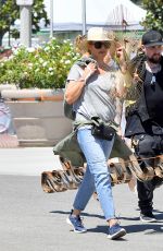 CAMERON DIAZ Out Shopping in Los Angeles 08/14/2016
