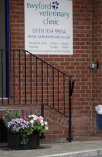 DEBBIE MCGEE Leaves a Veterinary Clinic in London 07/21/2016