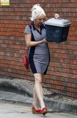 DEBBIE MCGEE Leaves a Veterinary Clinic in London 07/21/2016