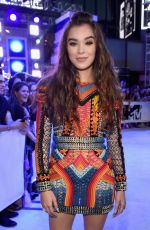 HAILEE STEINFELD at 2016 MTV Video Music Awards in New York 08/28/2016