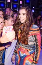 HAILEE STEINFELD at 2016 MTV Video Music Awards in New York 08/28/2016