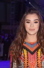 HAILEE STEINFELD at 2016 MTV Video Music Awards in New York 08/28/2016