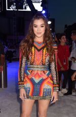 HAILEE STEINFELD at 2016 MTV Video Music Awards in New York 08/28/2016