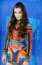 HAILEE STEINFELD at 2016 MTV Video Music Awards in New York 08/28/2016