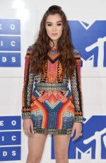 HAILEE STEINFELD at 2016 MTV Video Music Awards in New York 08/28/2016