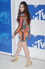 HAILEE STEINFELD at 2016 MTV Video Music Awards in New York 08/28/2016