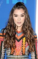 HAILEE STEINFELD at 2016 MTV Video Music Awards in New York 08/28/2016