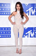 HALSEY at 2016 MTV Video Music Awards in New York 08/28/2016