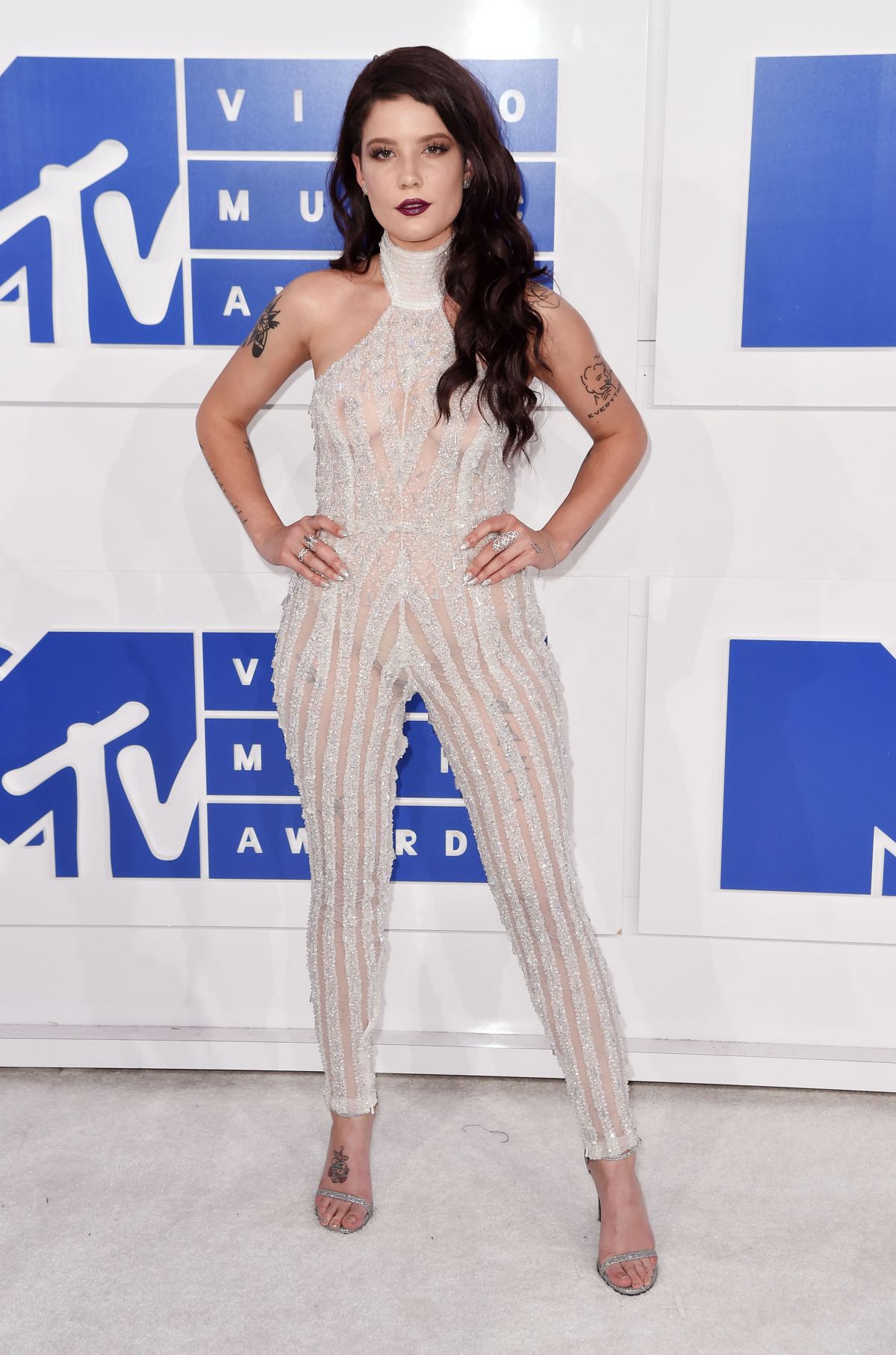 HALSEY at 2016 MTV Video Music Awards in New York 08/28/2016 – HawtCelebs