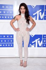 HALSEY at 2016 MTV Video Music Awards in New York 08/28/2016