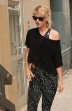 TAYLOR SWIFT Arrives at a Gym in New York 08/08/2016