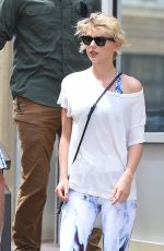 TAYLOR SWIFT Arrives at a Gym in New York 08/09/2016