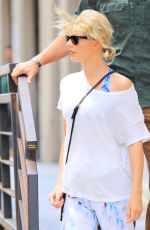 TAYLOR SWIFT Arrives at a Gym in New York 08/09/2016