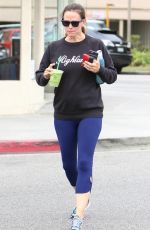 JENNIFER GARNER Grabs a Detox Smoothie after Workout in Brentwood 08/09/2016
