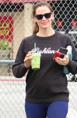 JENNIFER GARNER Grabs a Detox Smoothie after Workout in Brentwood 08/09/2016