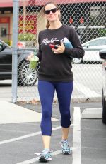 JENNIFER GARNER Grabs a Detox Smoothie after Workout in Brentwood 08/09/2016
