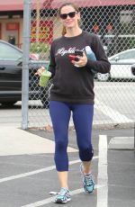 JENNIFER GARNER Grabs a Detox Smoothie after Workout in Brentwood 08/09/2016