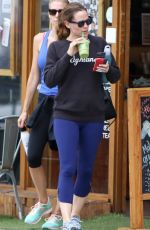 JENNIFER GARNER Grabs a Detox Smoothie after Workout in Brentwood 08/09/2016