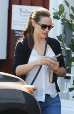 JENNIFER GARNER Out and About in Brentwood 08/29/2016