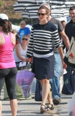 JENNIFER GARNER Out and About in Los Angeles 07/31/2016