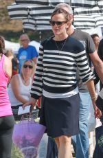 JENNIFER GARNER Out and About in Los Angeles 07/31/2016
