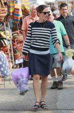 JENNIFER GARNER Out and About in Los Angeles 07/31/2016