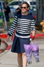 JENNIFER GARNER Out and About in Los Angeles 07/31/2016