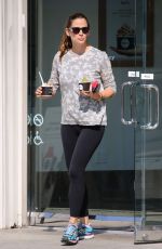 JENNIFER GARNER Out and About in Los Angeles 08/12/2016