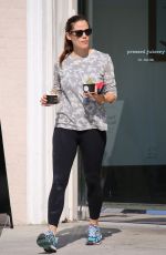JENNIFER GARNER Out and About in Los Angeles 08/12/2016
