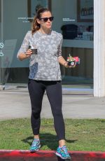 JENNIFER GARNER Out and About in Los Angeles 08/12/2016