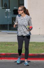 JENNIFER GARNER Out and About in Los Angeles 08/12/2016