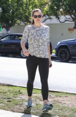 JENNIFER GARNER Out and About in Los Angeles 08/12/2016