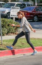JENNIFER GARNER Out and About in Los Angeles 08/12/2016