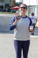 JENNIFER GARNER Out and About in Los Angeles 08/20/2016