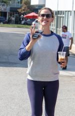 JENNIFER GARNER Out and About in Los Angeles 08/20/2016