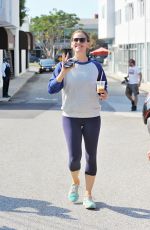 JENNIFER GARNER Out and About in Los Angeles 08/20/2016