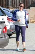 JENNIFER GARNER Out and About in Los Angeles 08/20/2016